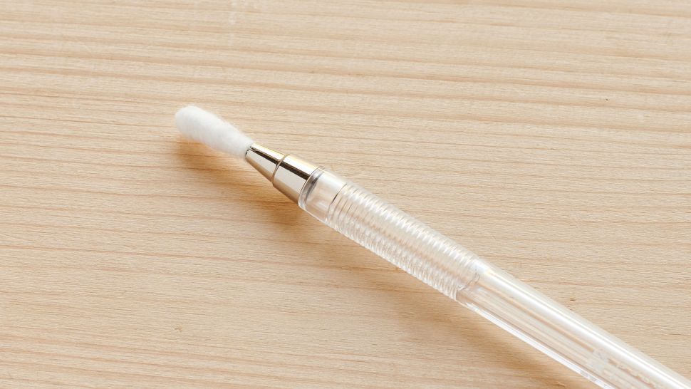 insertar bastoncillo para lápiz casero