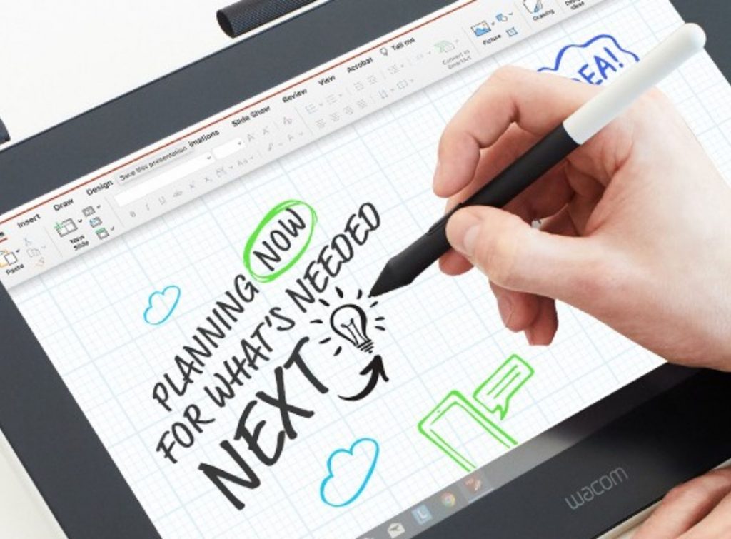 Persona con tablet tomando notas con Stylus