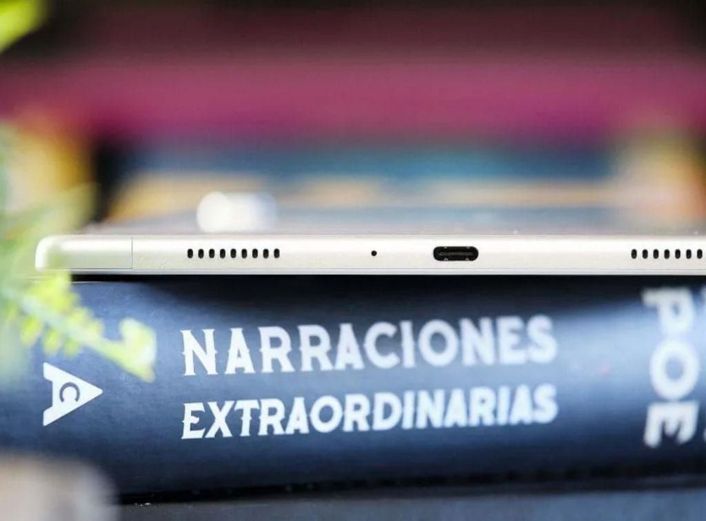 Puerto de carga de una tablet