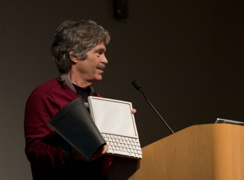 Presentación de Alan Kay sobre como funciona la primera tablet