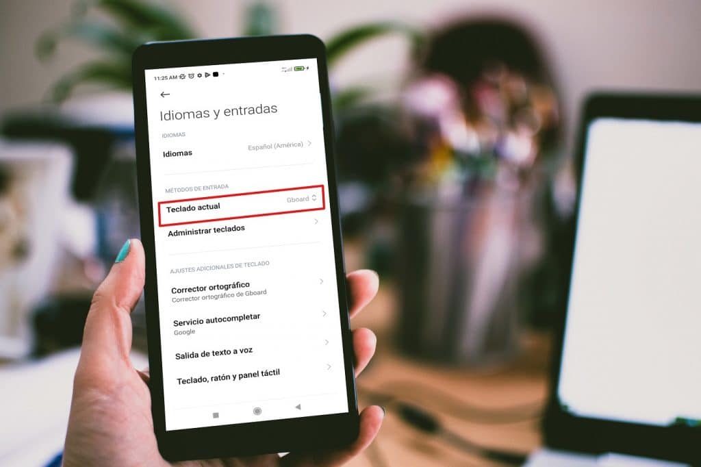 desaparece teclado por default whatsapp en android