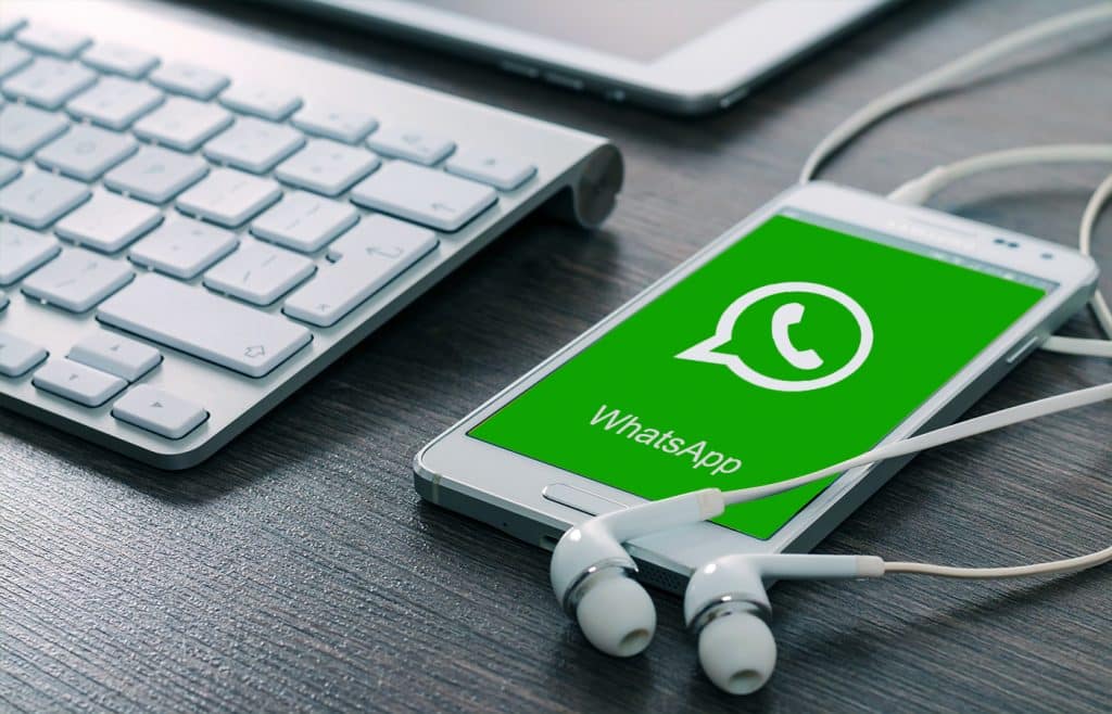 Escuchar audios de WhatsApp sin altavoz
