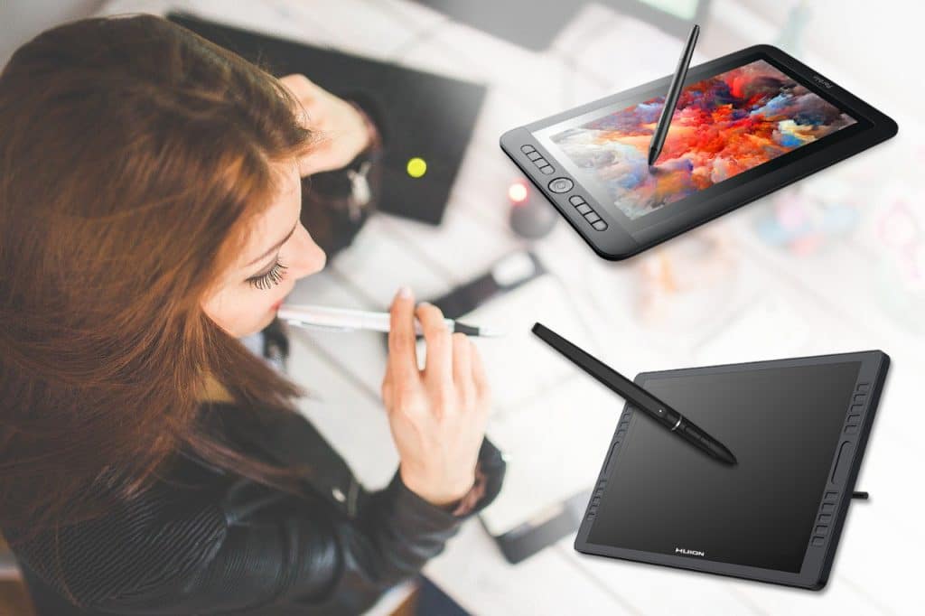 mujer eligiendo qué tableta gráfica comprar