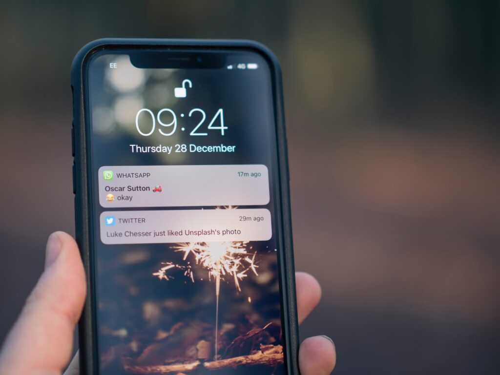 como leer mensajes de otro whatsapp sin que lo sepan