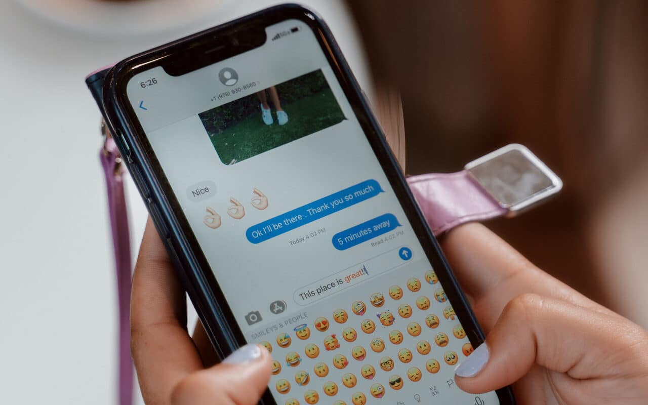 cómo recibir los mensajes de texto de otro celular