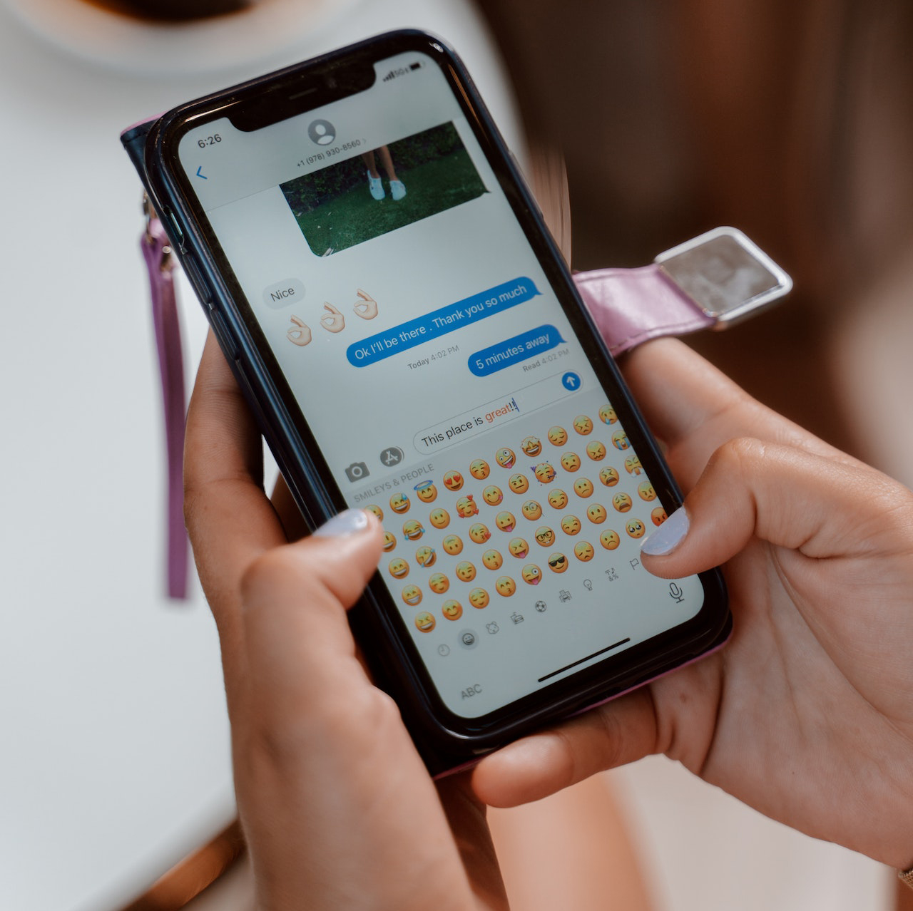 cómo recibir los mensajes de texto de otro celular