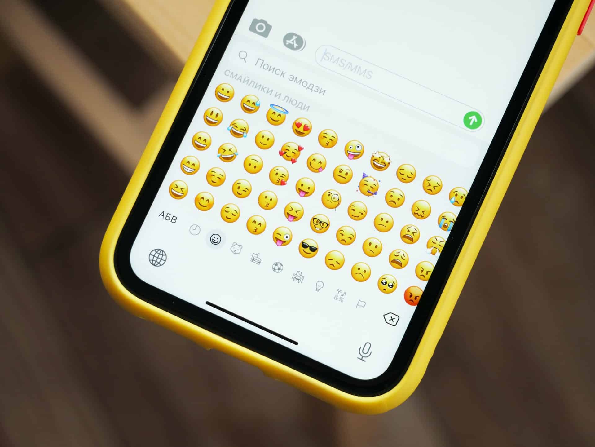 whatsapp plus con emojis de iphone