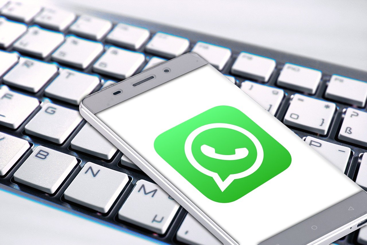 como cambiar el color del teclado de whatsapp