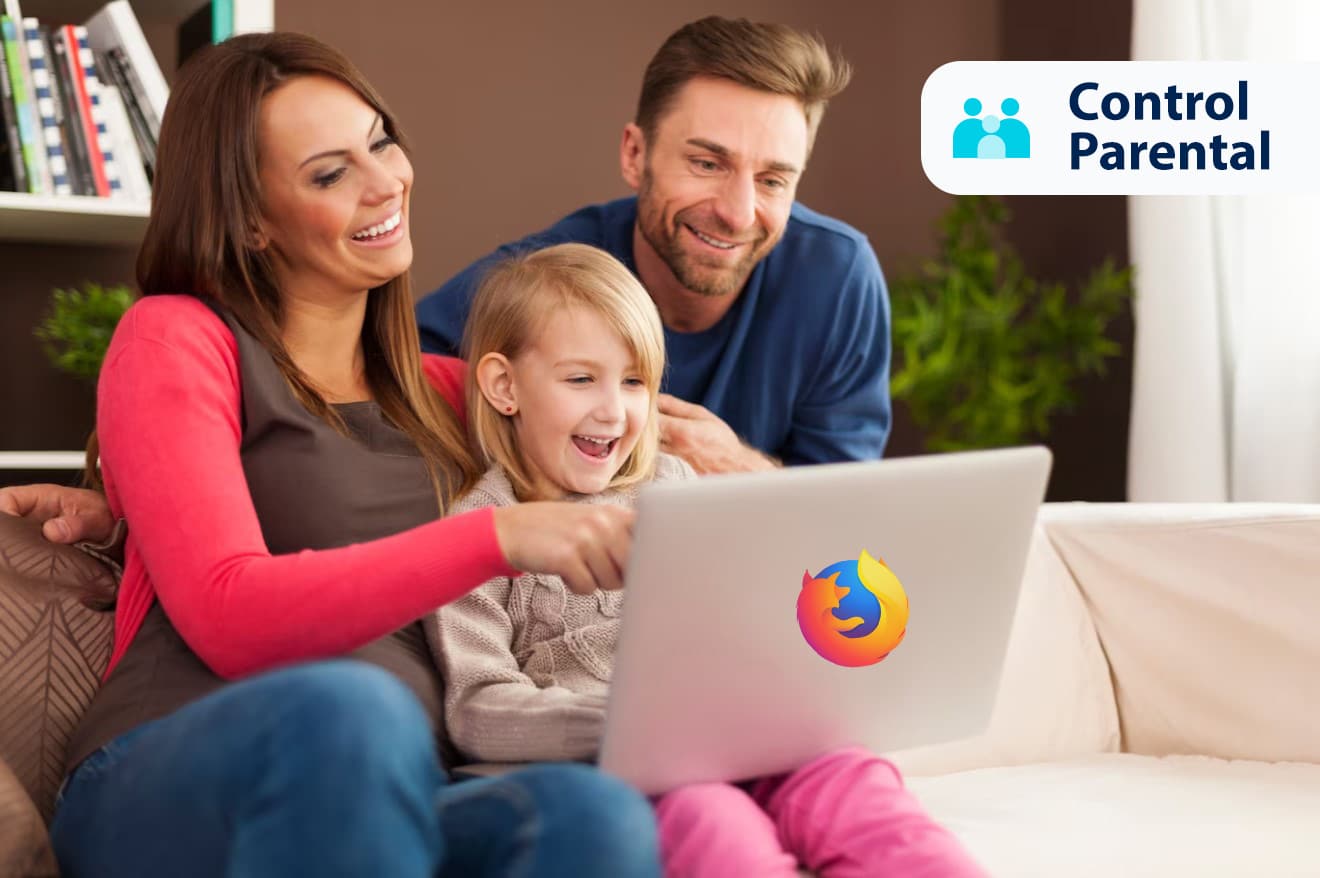 una niña y dos adultos con una laptop configurando las opciones de control parental de firefox