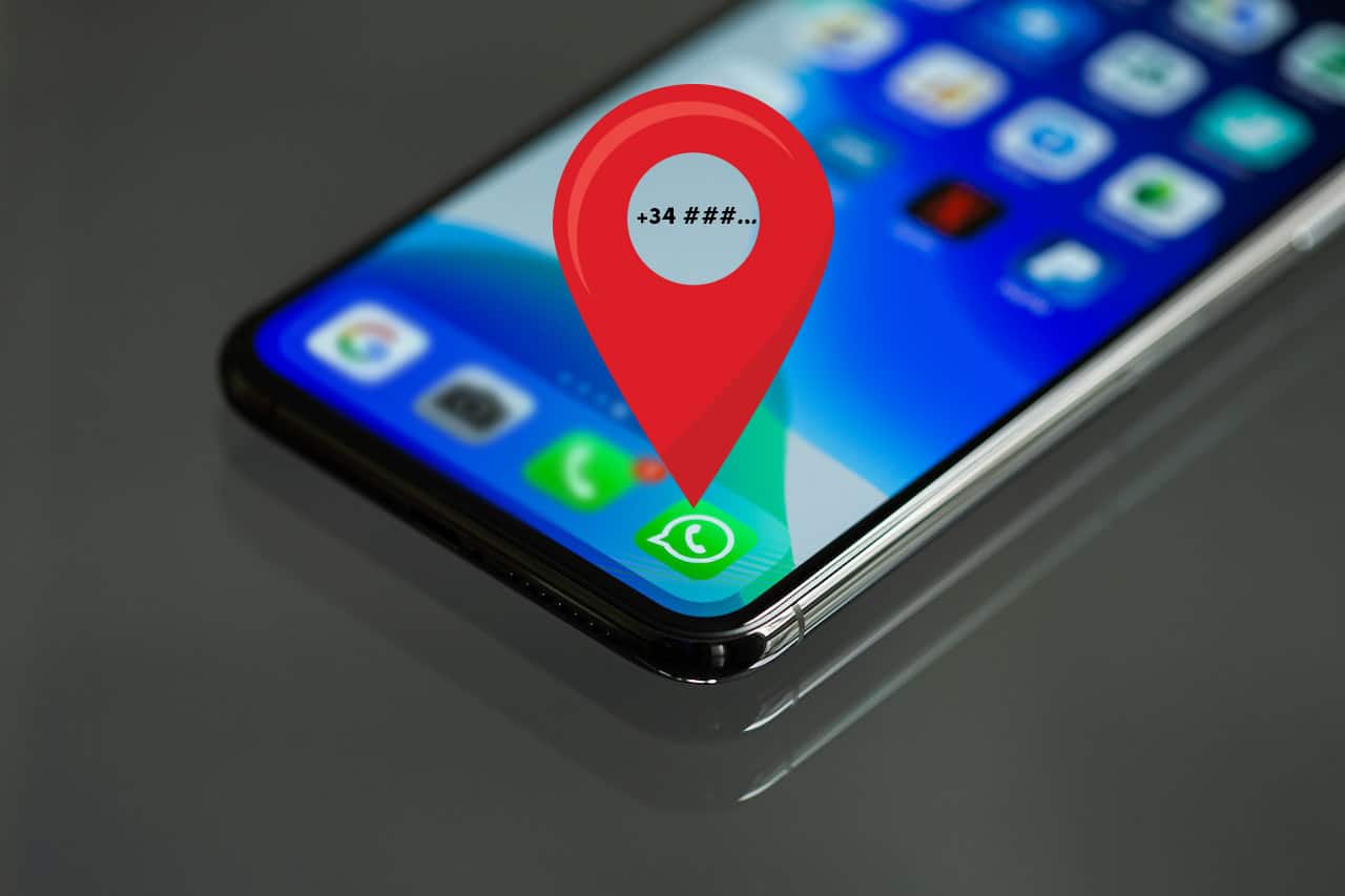 teléfono celular siendo ubicado a través de su número de WhatsAapp
